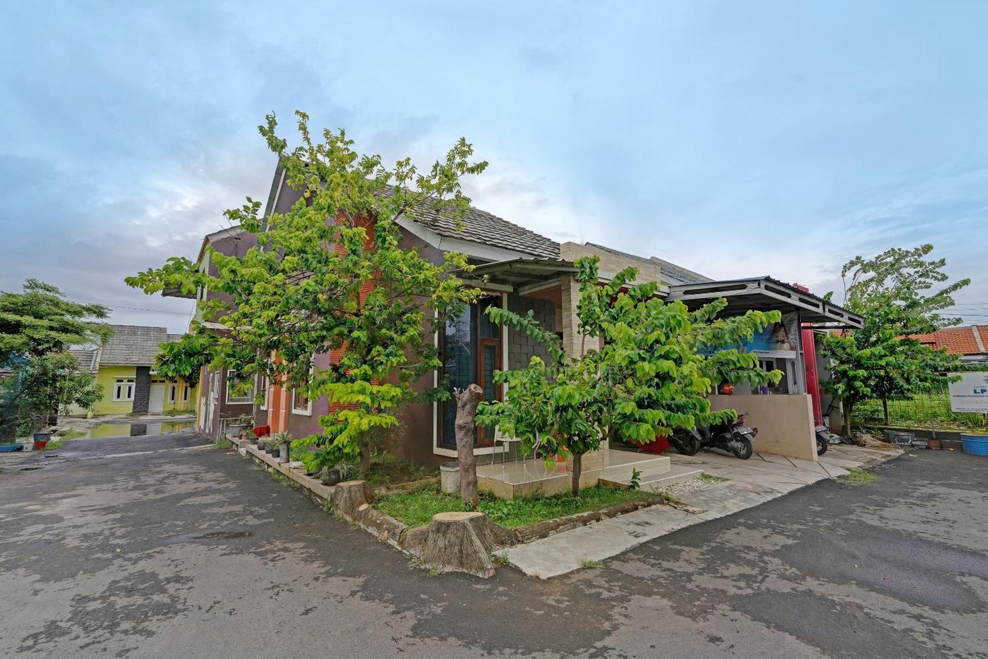 Oyo 91955 Pondokan Cempaka Cirebon Exterior foto